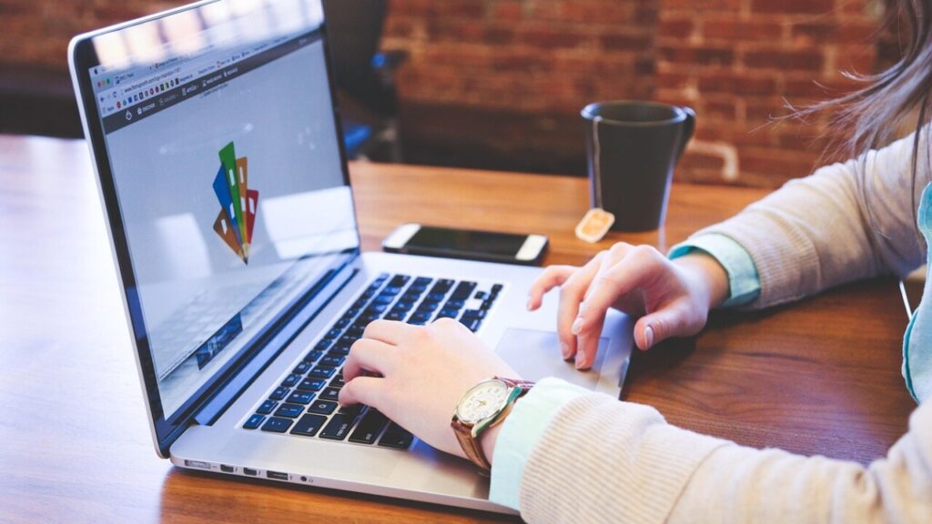Download clothing brand business plan template in PDF for free